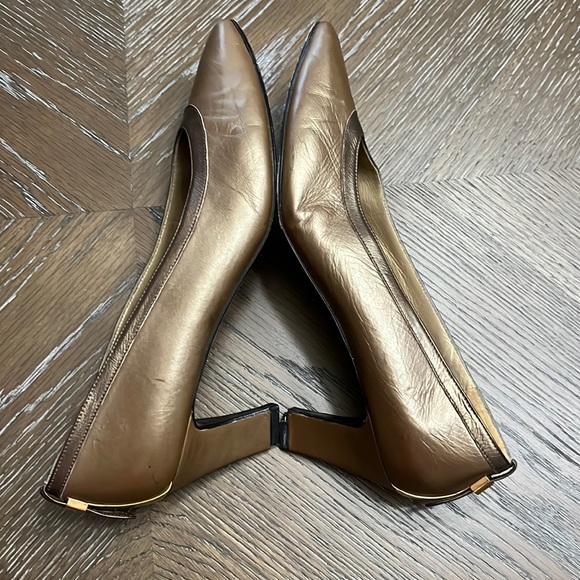 Vintage Stuart Weitzman metallic brown with bronze rounded toe heel/pump 2.75” - Picture 11 of 17
